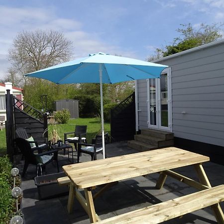 Ervaar 'Fryske Weelde' Op Vijf Sterren Vakantiepark De Kuilart Koudum Buitenkant foto