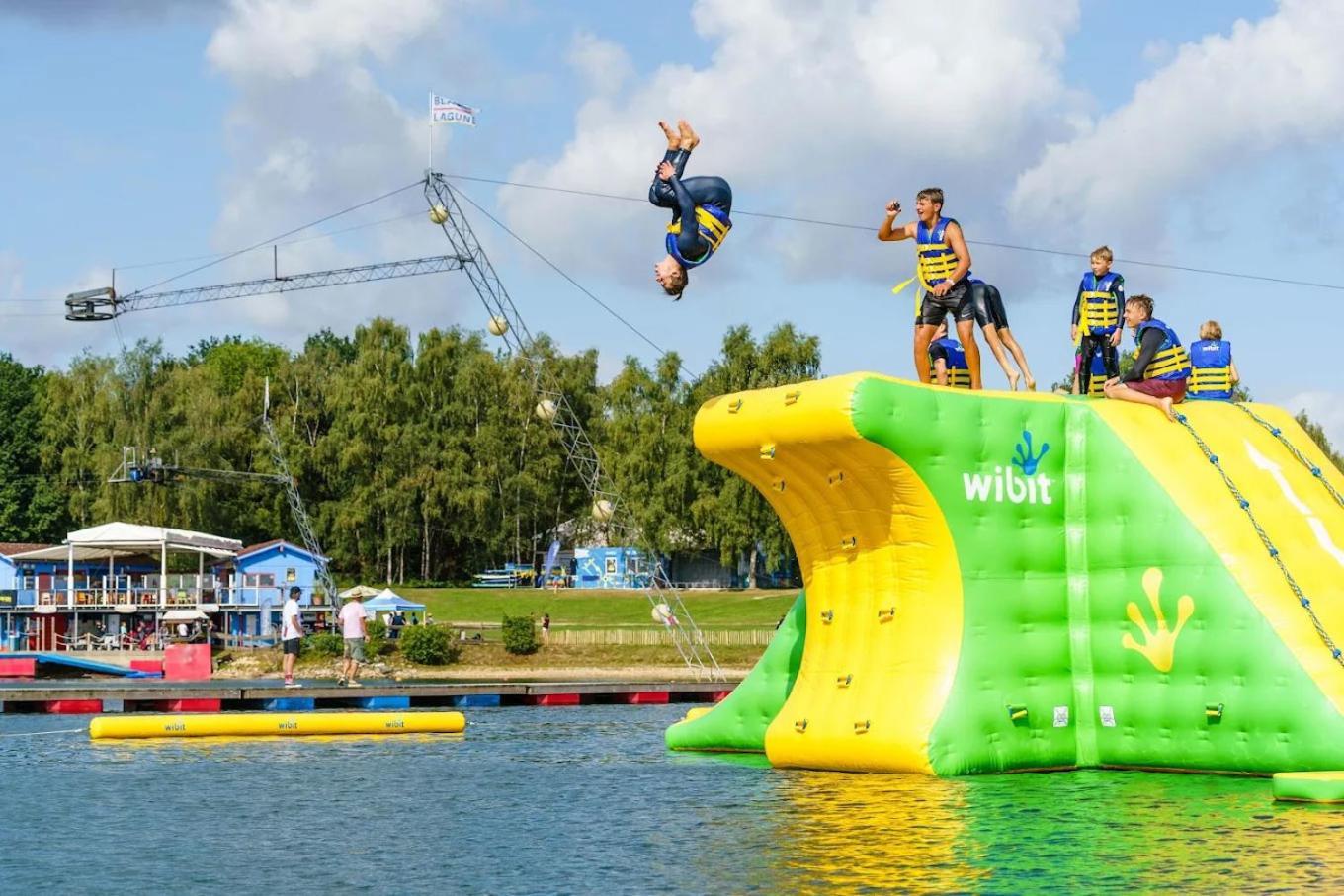 Ervaar 'Fryske Weelde' Op Vijf Sterren Vakantiepark De Kuilart Villa Koudum Buitenkant foto