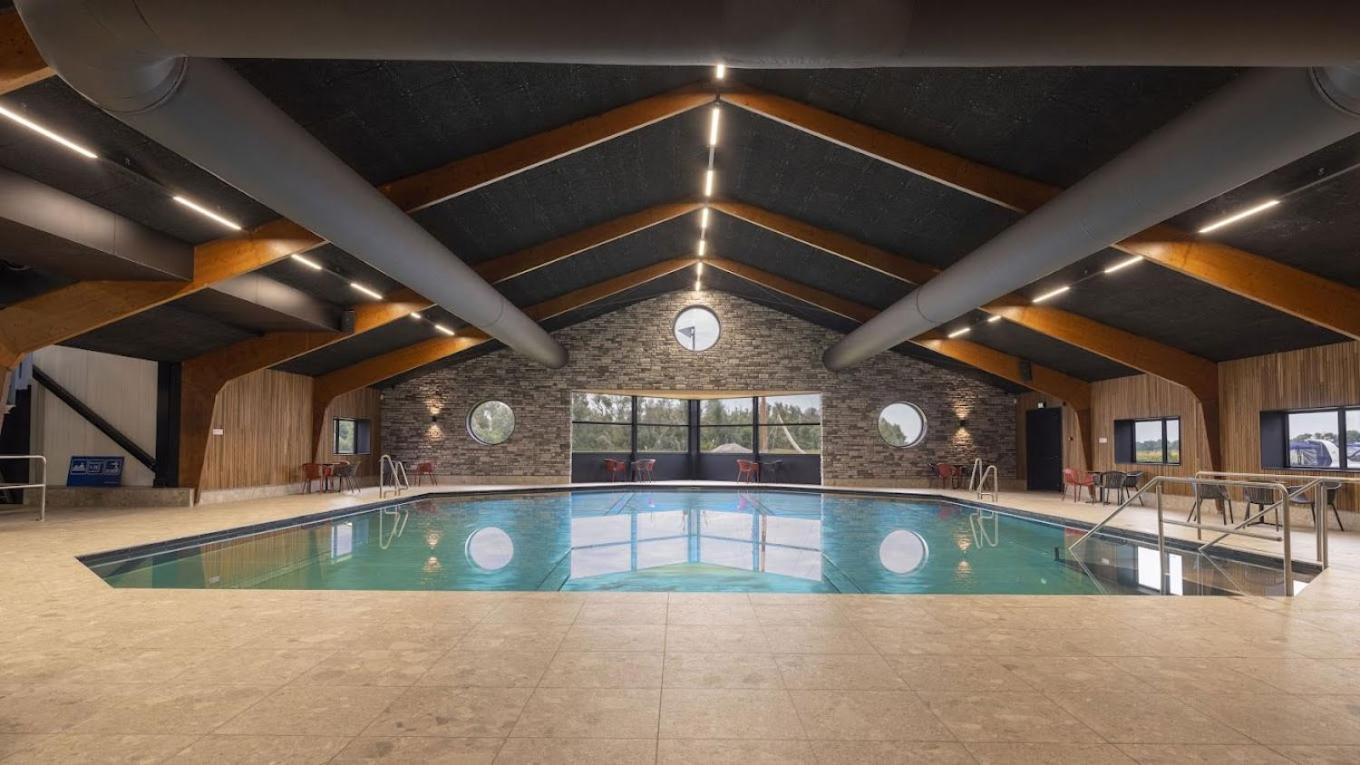 Ervaar 'Fryske Weelde' Op Vijf Sterren Vakantiepark De Kuilart Koudum Buitenkant foto
